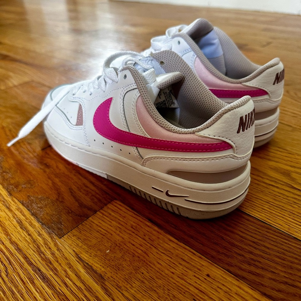 Nike Tennis Shoes